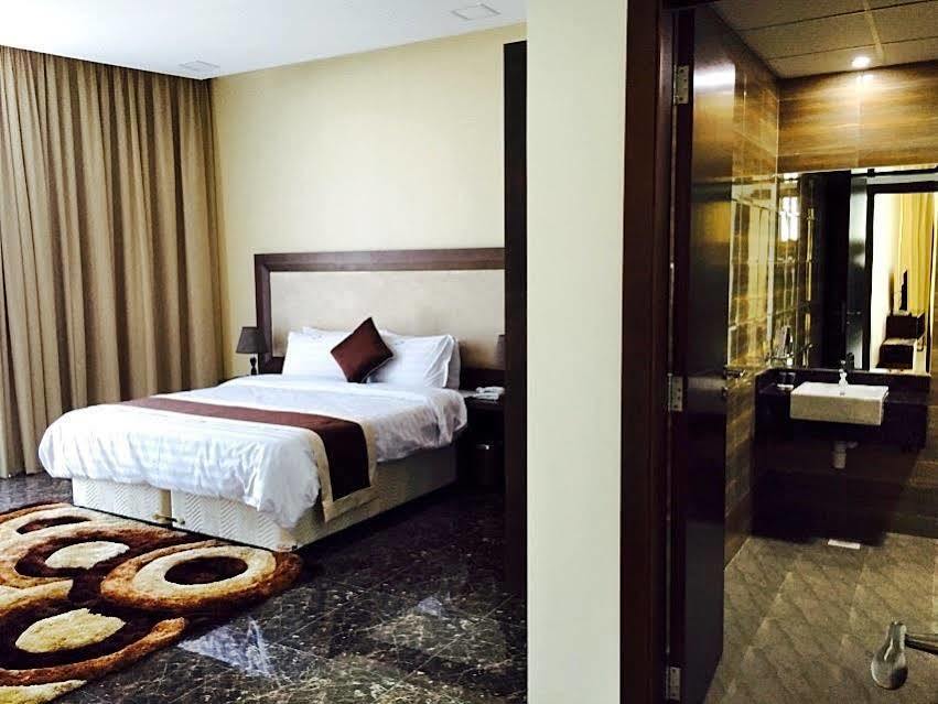 מנאמה Belle Tower Luxury Apartments מראה חיצוני תמונה